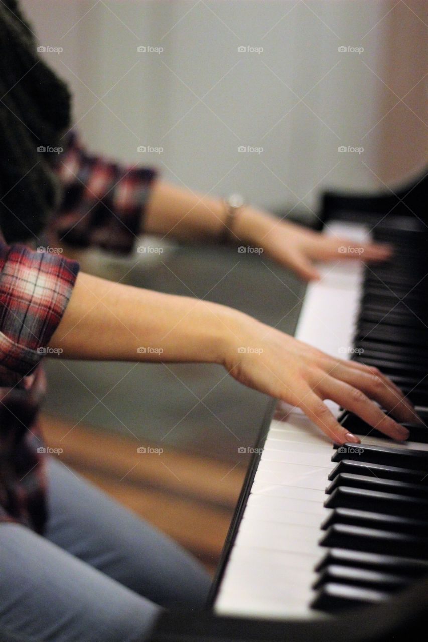 | piano hands |