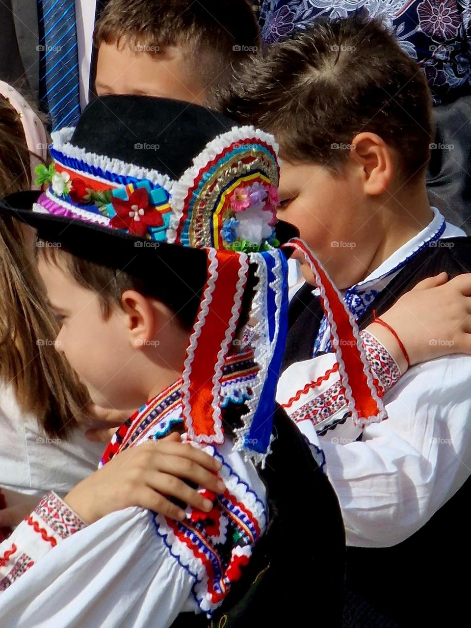 children dancing in traditional Romanian costumes