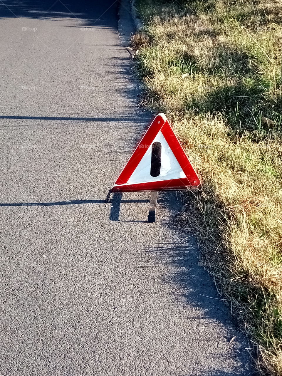 Vorsicht Falle,Gefahren lauern auf unseren Straßen,und das Schild wurde einfach vergessen