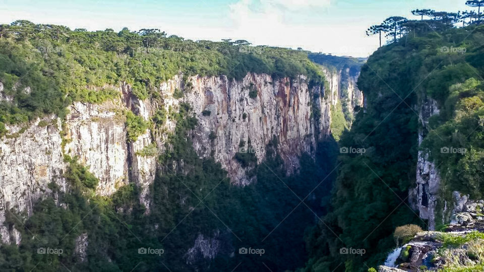 Itaimbezinho Canyon: Brazilian canyon between the states of Rio Grande do Sul and Santa Catarina, about 170 km from Porto Alegre.  It is part of the Aparados da Serra National Park.