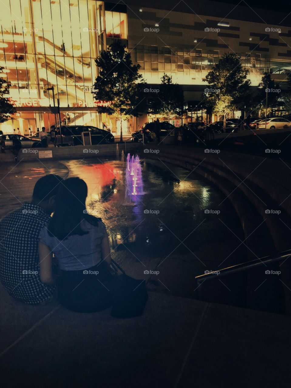 Couple relaxing at the fountain 