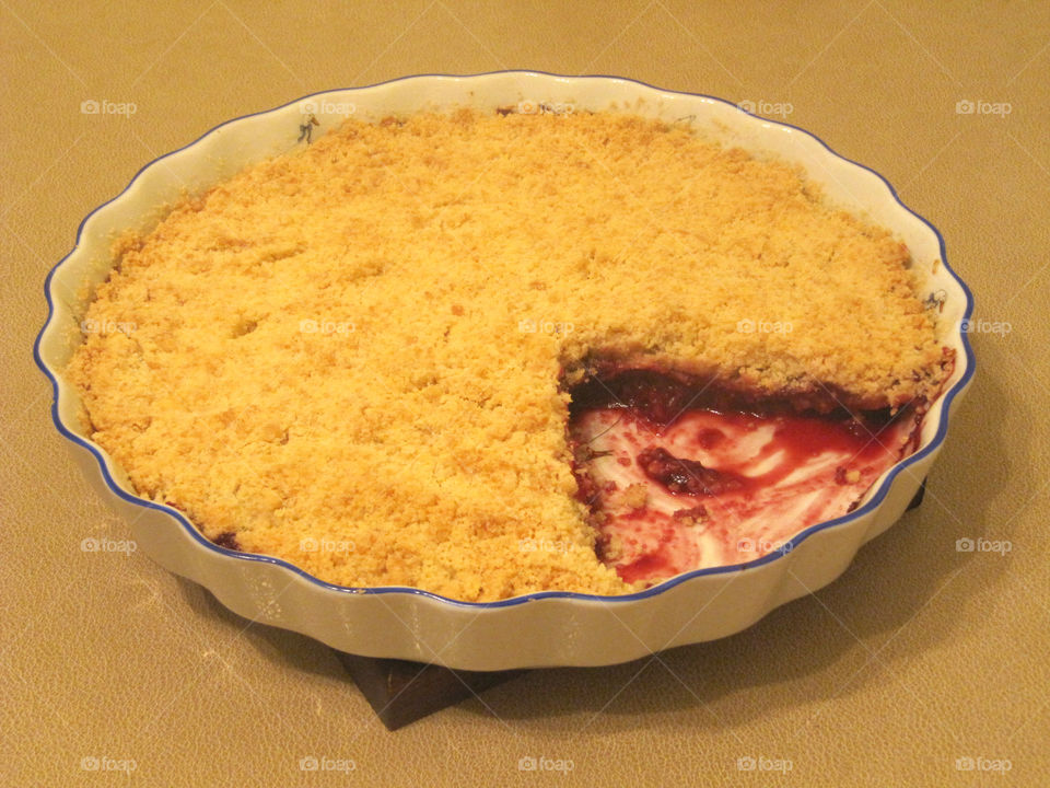 Crunch crumble with plums