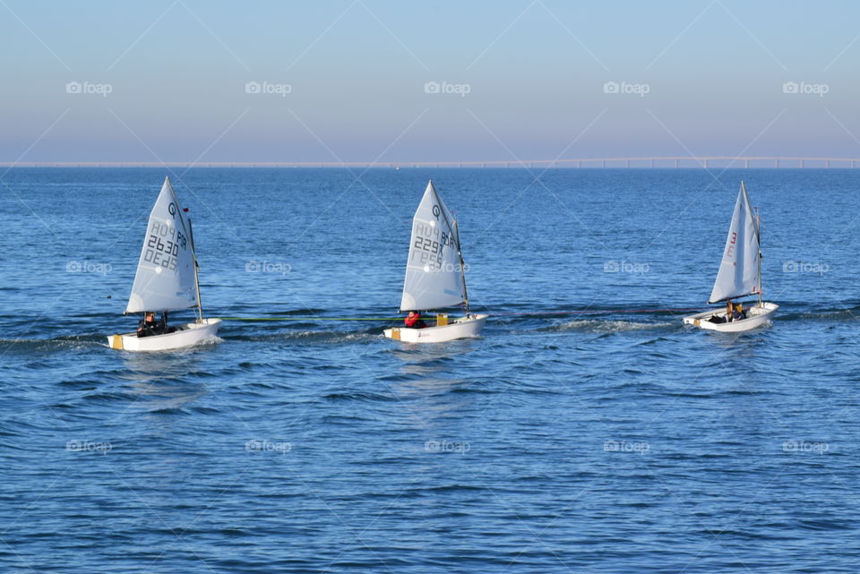 Sailing. Three pupils learn to sailing on the Tagus river.