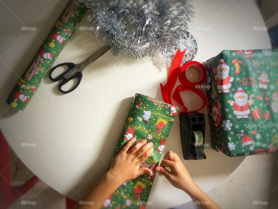 Packing Christmas presents by Foap Missions