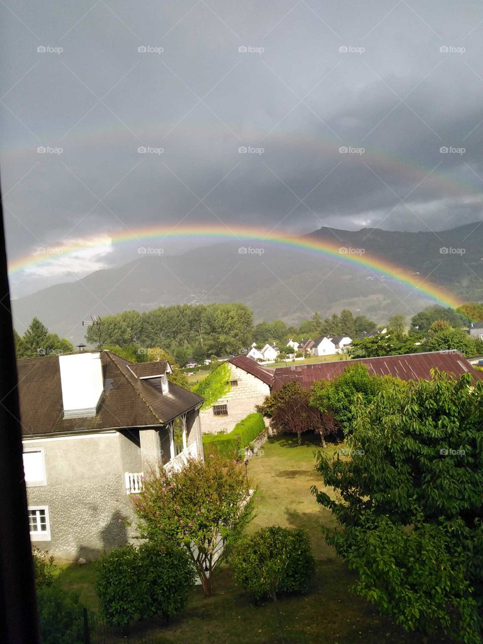 Arc en ciel dans les Pyrénées.
