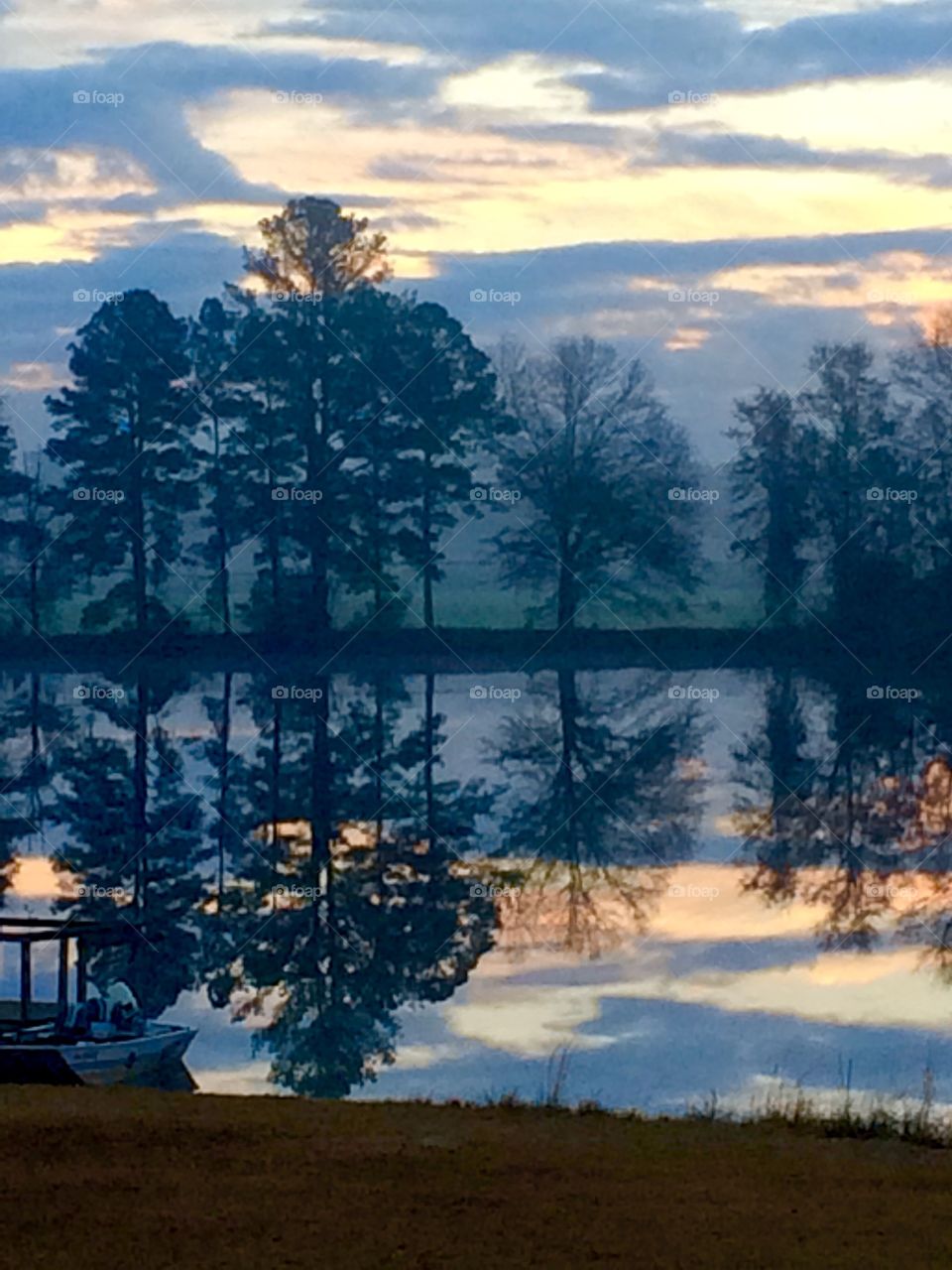 Sunrise over pond 