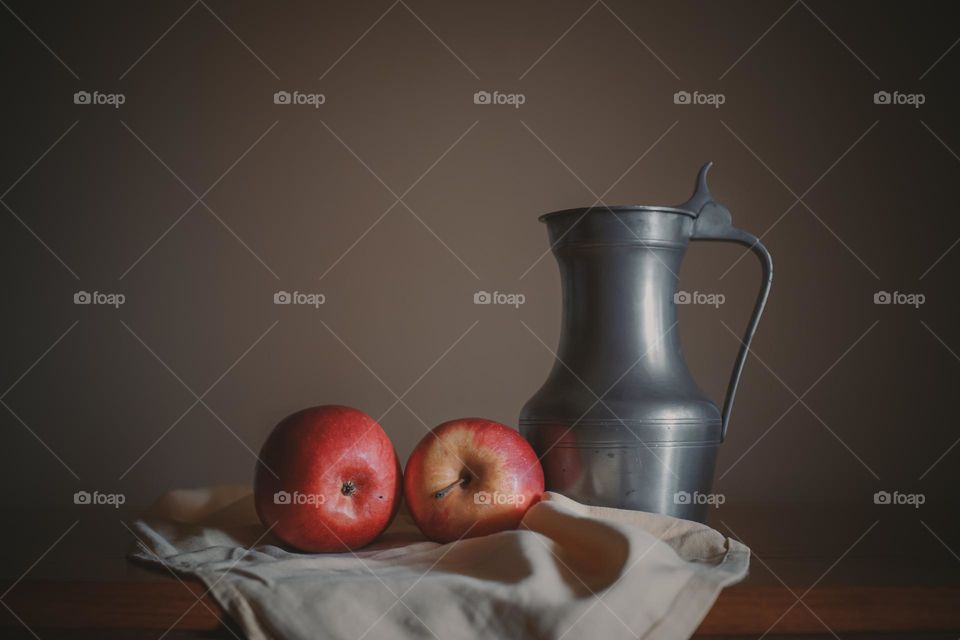 Apple fruits and jug on tabel .