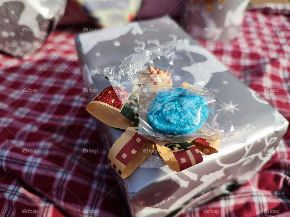 Gifts - wrapping presents