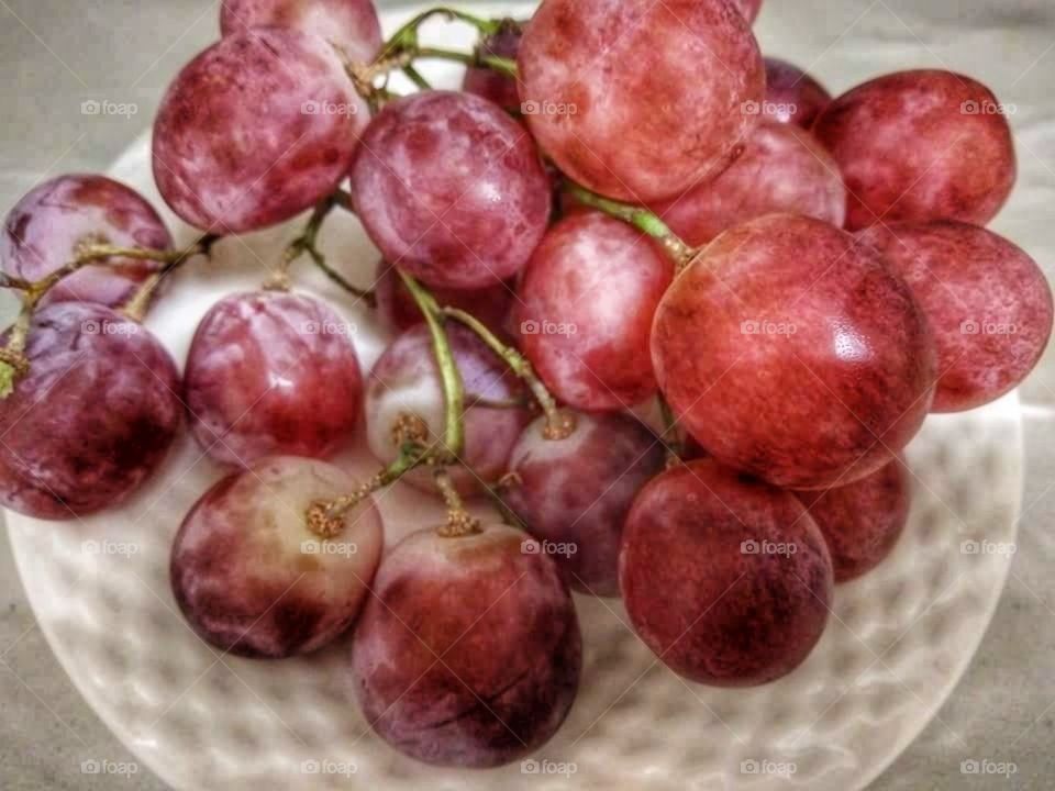 Amazing Health Benefits of Red Grapes
a healthy heart, enhancing the skin, promoting healthy brain, promoting weight loss, relieving knee pains, boosting the immune system and fighting inflammation. Other benefits includes supporting the kidney