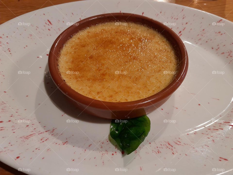 Crème brûlée.
