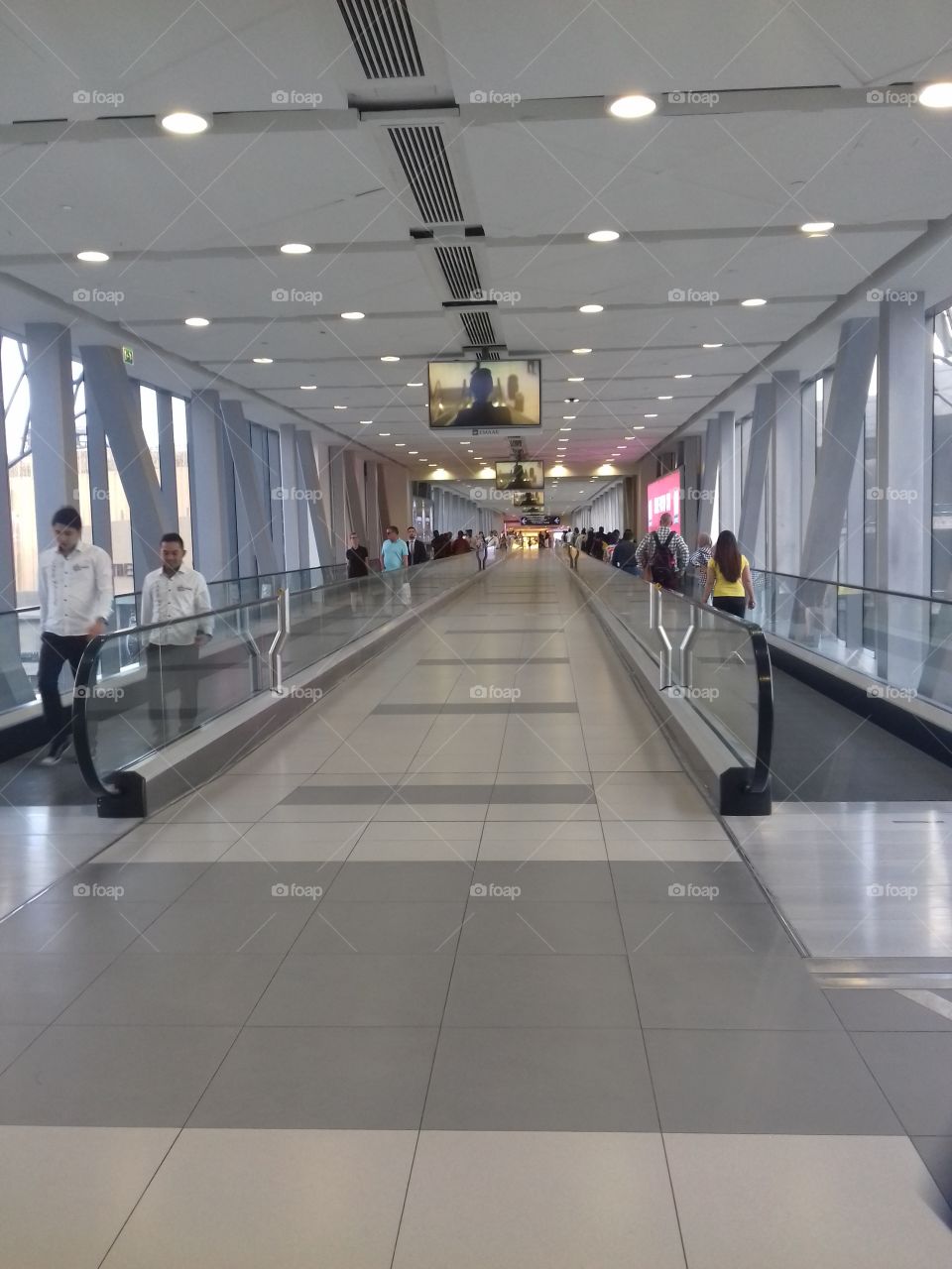 double side escalator with led screen at dubai mall