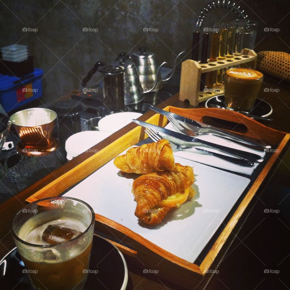 Espresso, latte and croissants with smoked gouda and tomatoes 