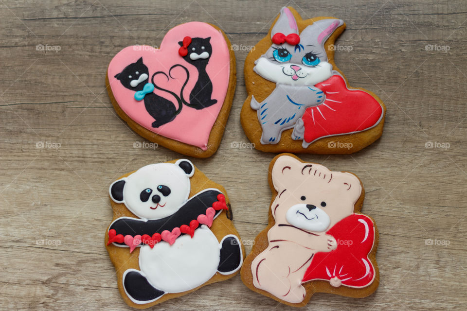 Gingerbread with a picture of an animal and a hearts