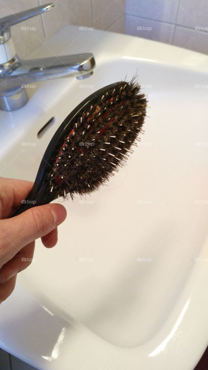 hairbrusher in hand