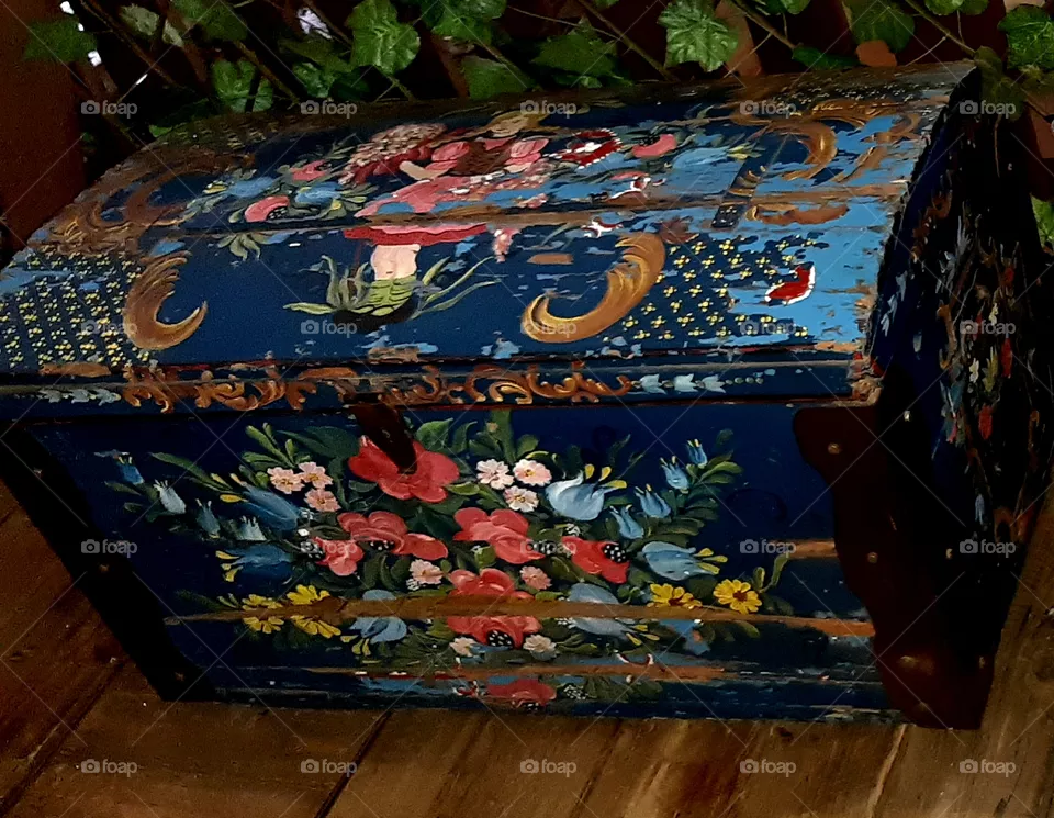 Painted treasure