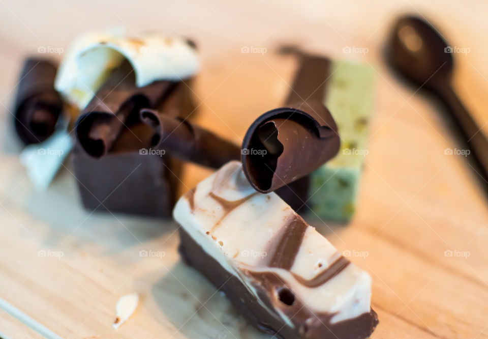 Fudge with dark chocolate and pistachio