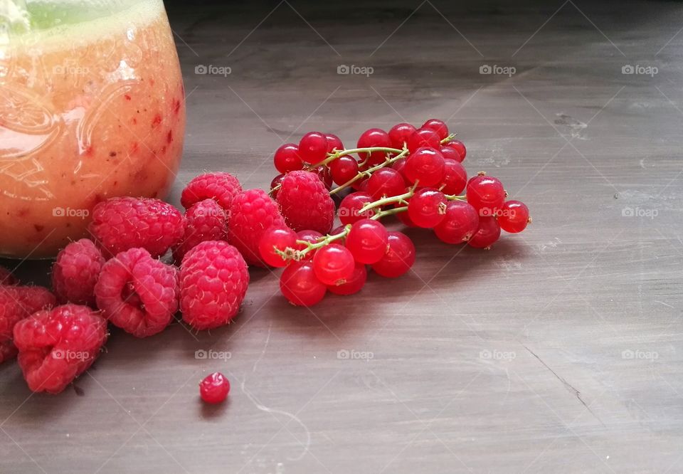 fresh redcurrant and raspberries
