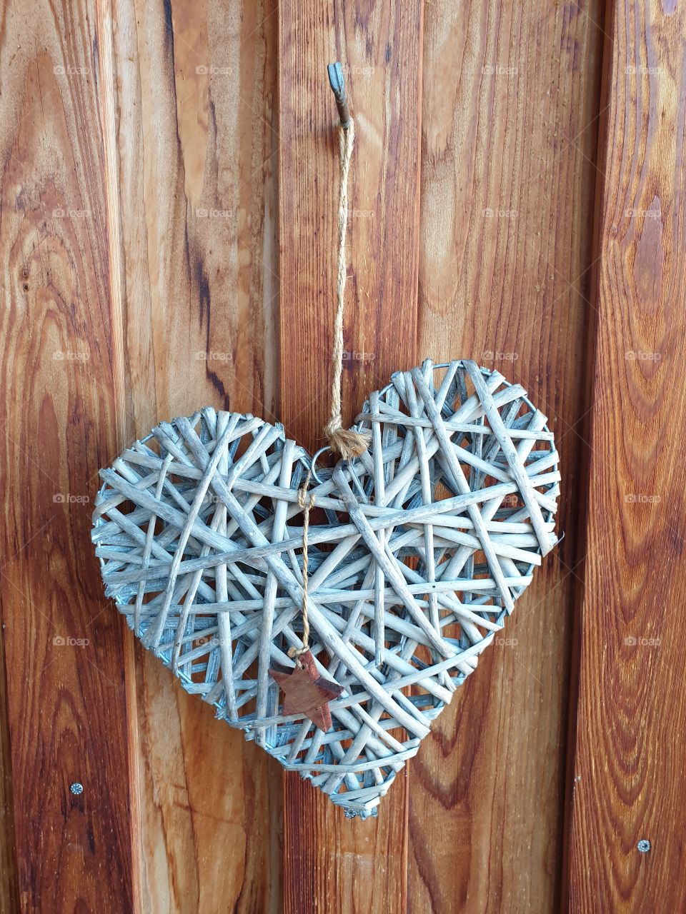 Selbstgemachtes Herz aus Holz.
Kunststück aus Holz selbstgemacht.