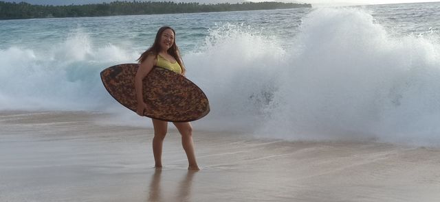 Enjoying the seawaves
