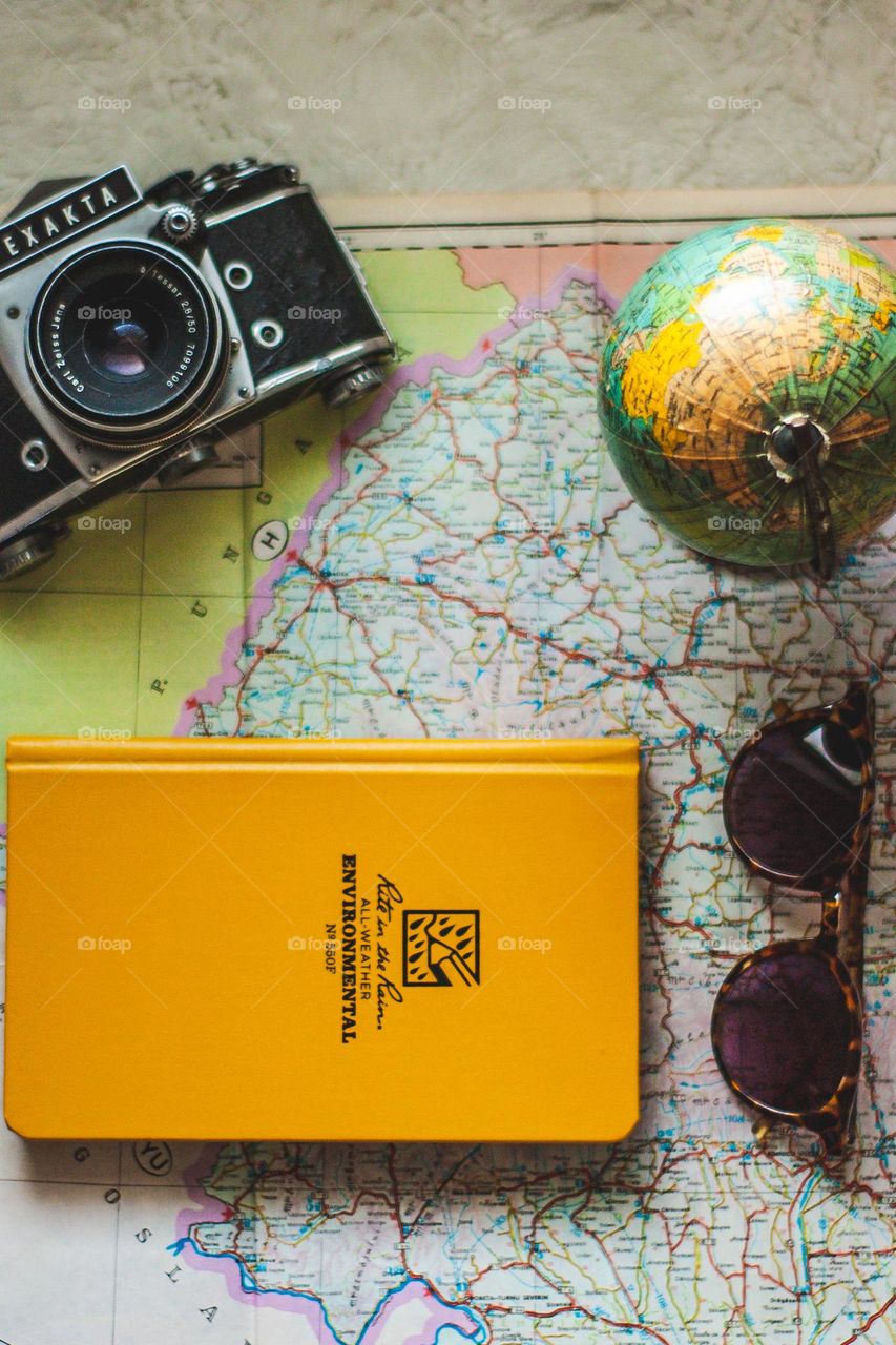yellow note, oldschool camera and a map, let s go.