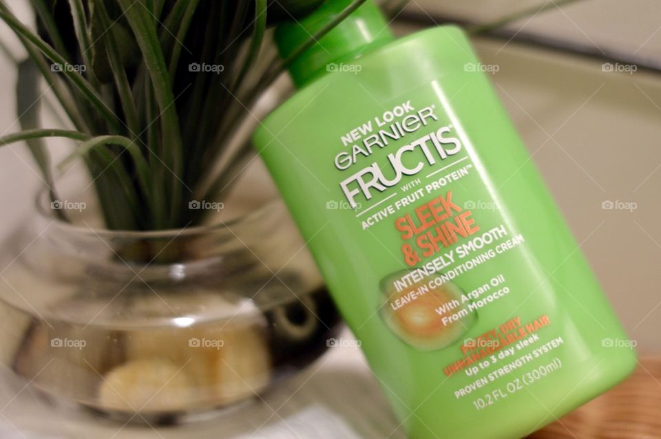 Garnier sleek and shine intensely smooth on a white background