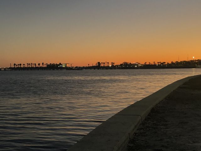Sinking sun 