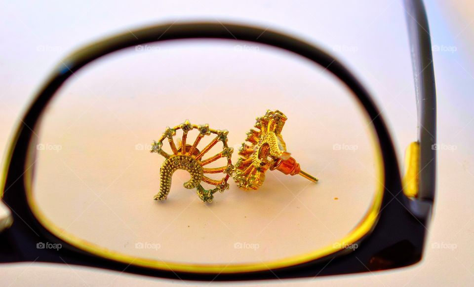 Earing inside the frame