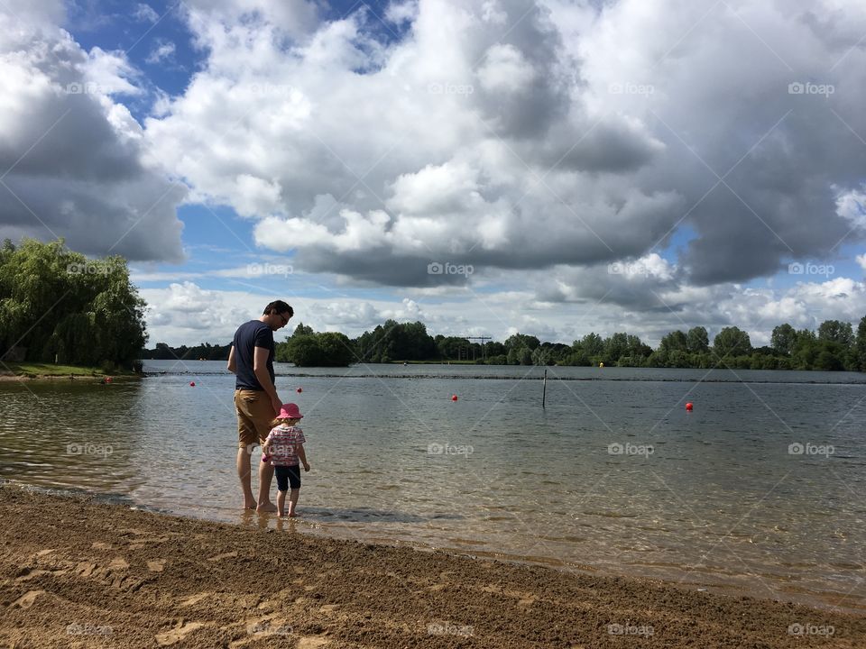 Early summer paddling, Cotswold Water Park, UK