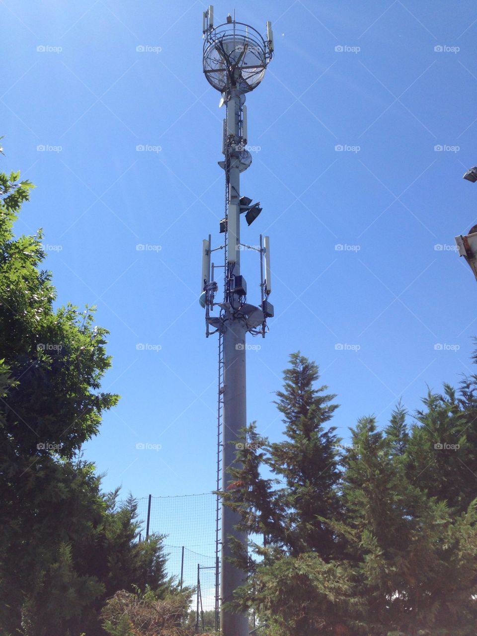 Cellular phone antennas