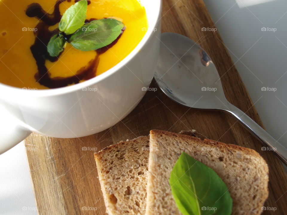 Pumpkin soup with bread