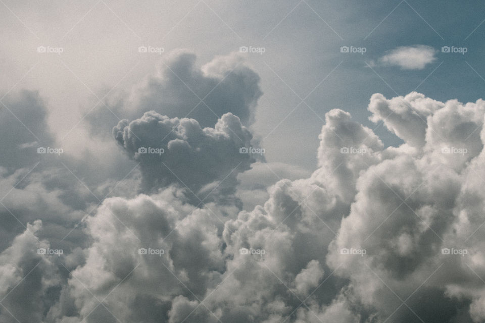 A thunderstorm is coming up.