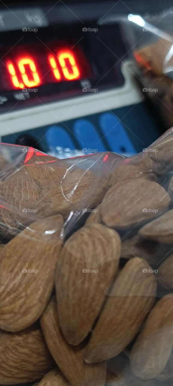 Almond and digital weighing mechin