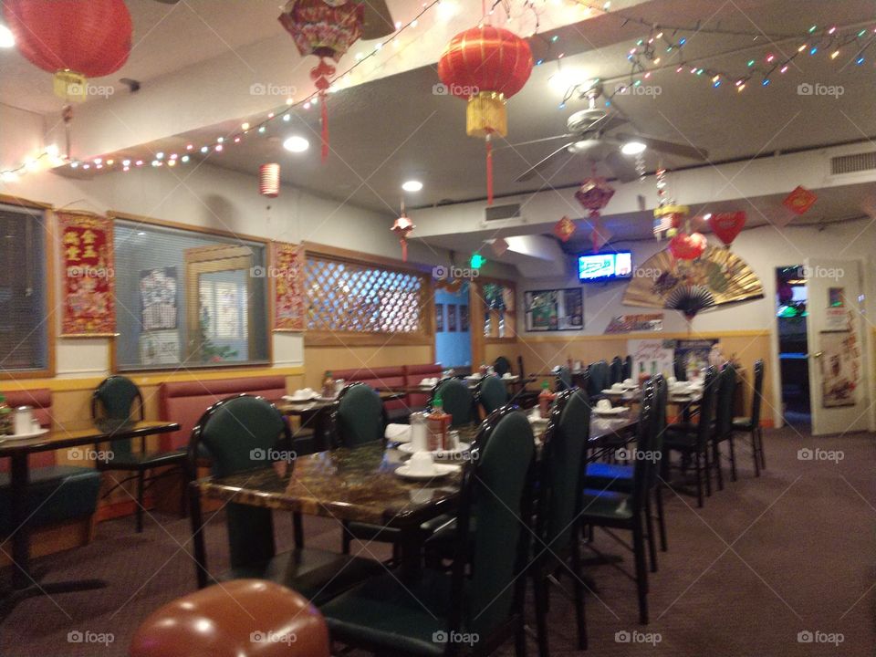 Happy House Chinese Restaurant in Portland, OR dining room interior.