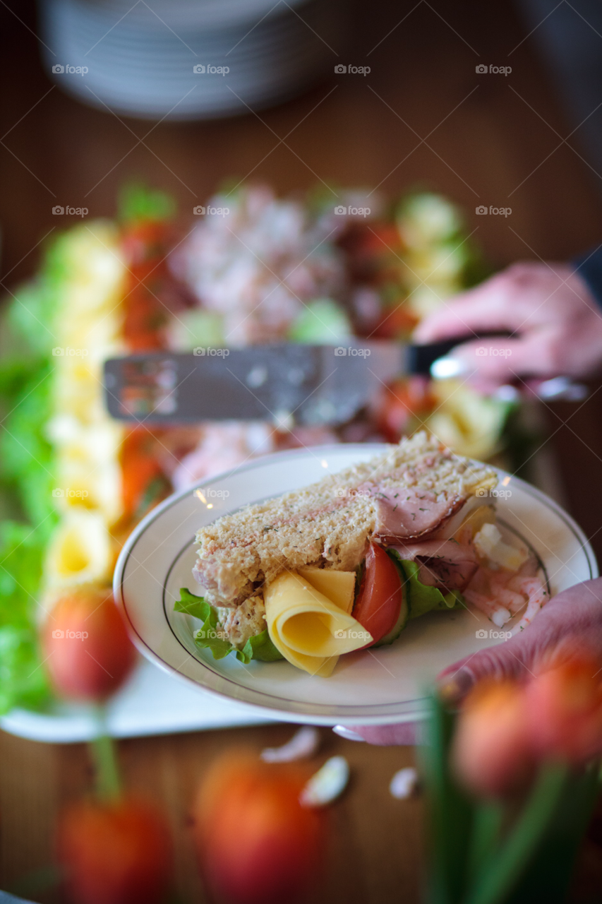 cake food plate hand by comonline