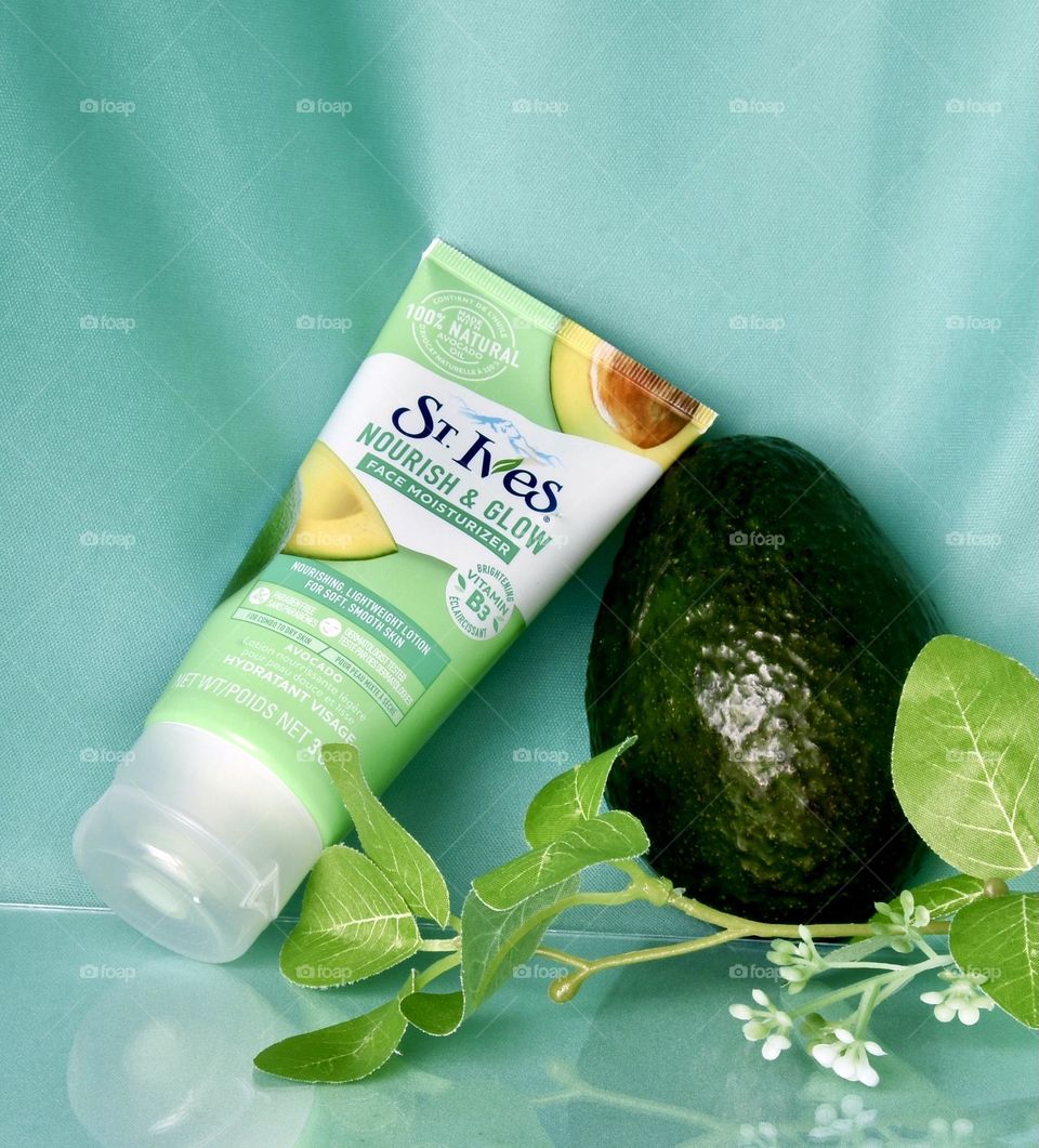 St. Ives nourish and glow avocado cream