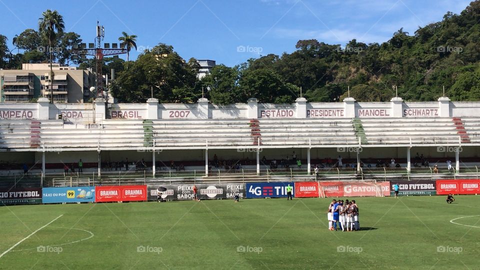 Estádio das Laranjeiras. Time do Fluminense na corrente final antes da partida 