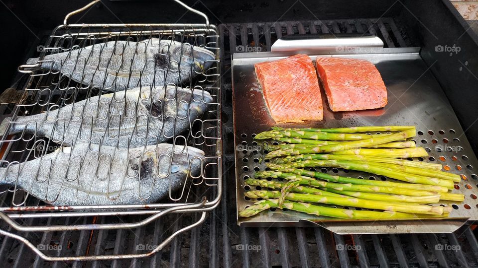 seebreem salmon and asparagus on barbecue