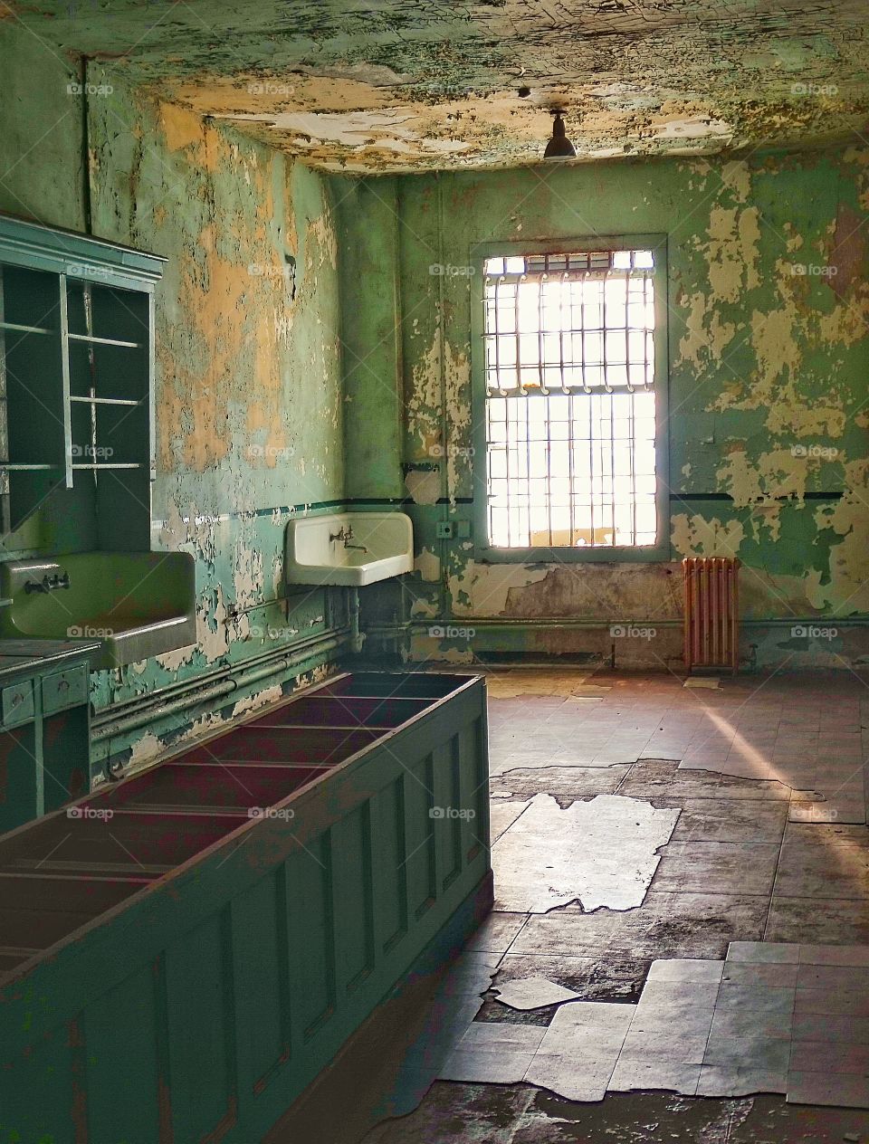Haunted Hospital. Eerie Abandoned Mental Hospital

