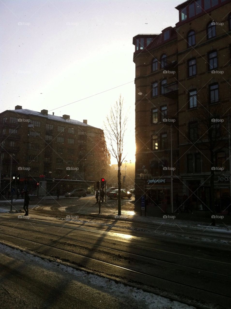 Sunshine and snow at Göteborg Avenyn.