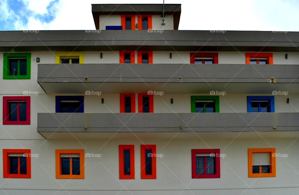 Multicolor windows