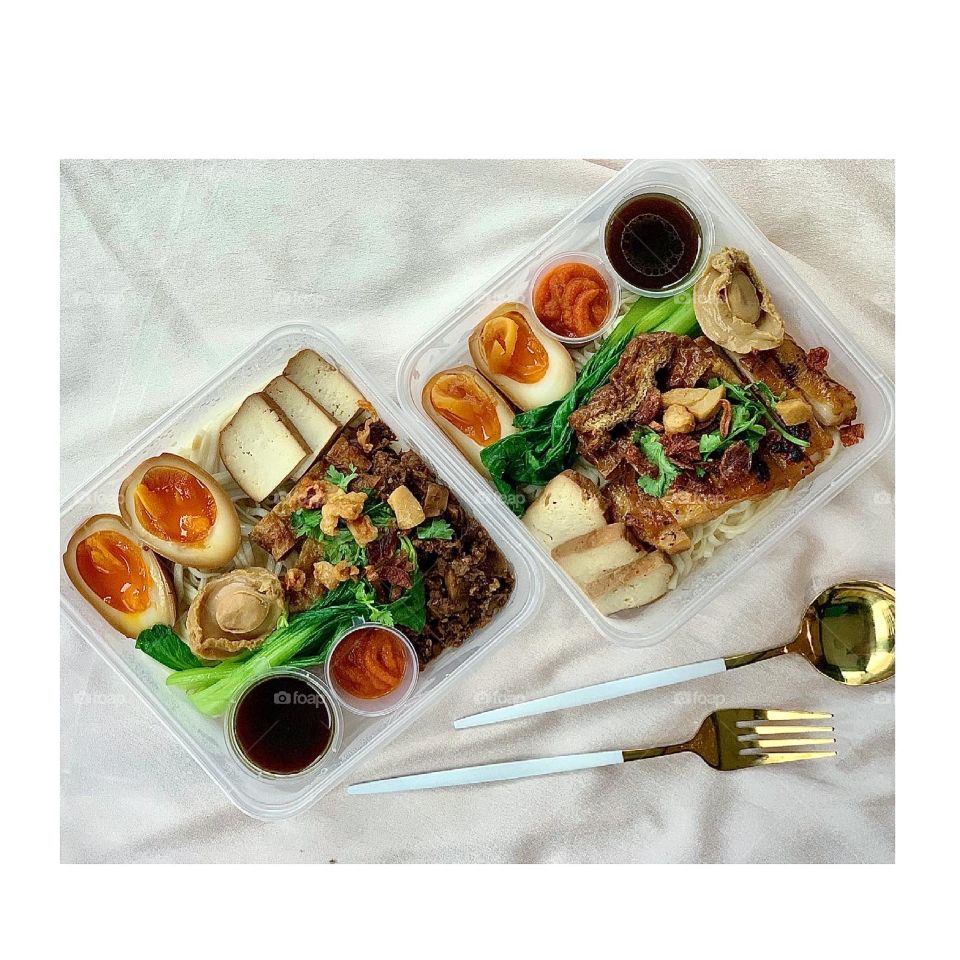 Chargrilled chicken and stewed pork al dente noodles with ramen egg and baby abalone 