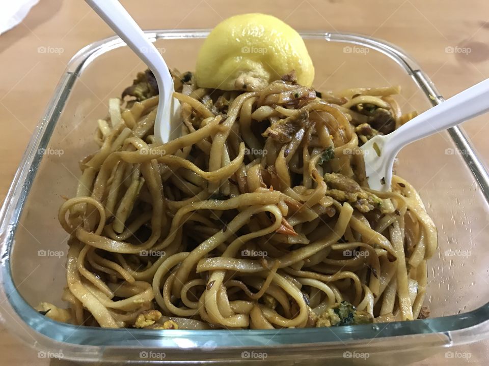 Spicy lunch 
Fried eggs and noodles 🍝 
Lemon noodles 
Lemon and fried eggs 
