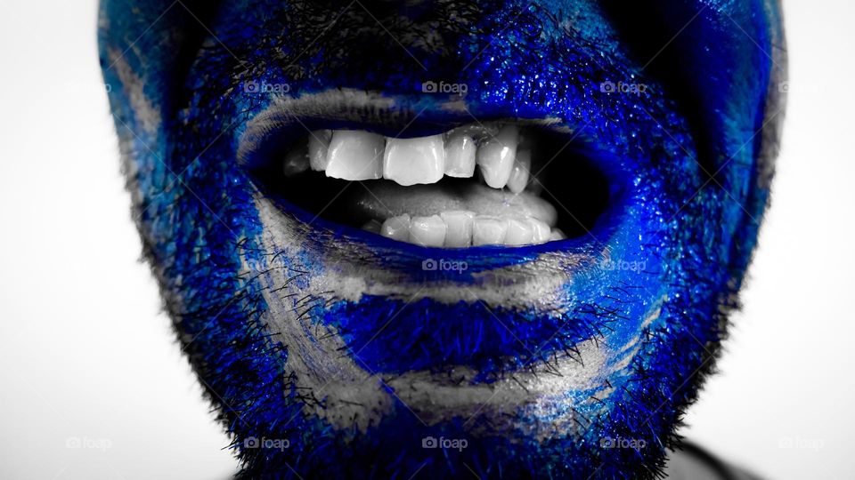 Blue make up, blue face, blue try