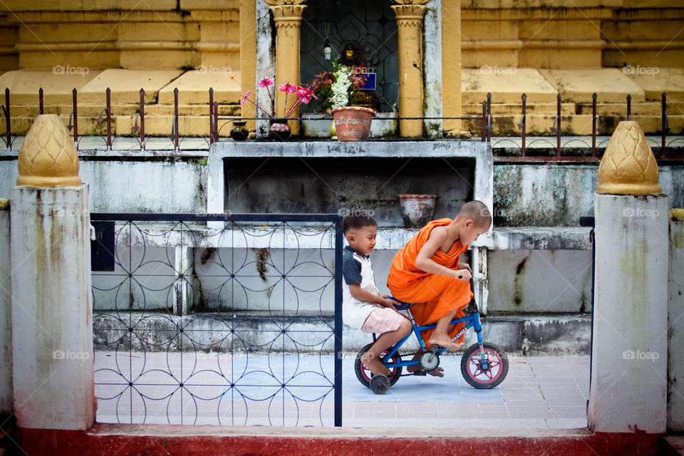 racing . boy on bicycle 