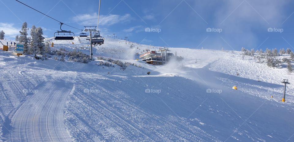 Ski tracks and ropeway