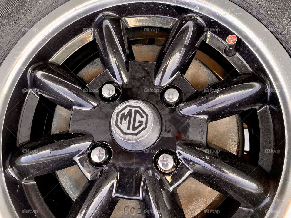 MGB 1976 wheels