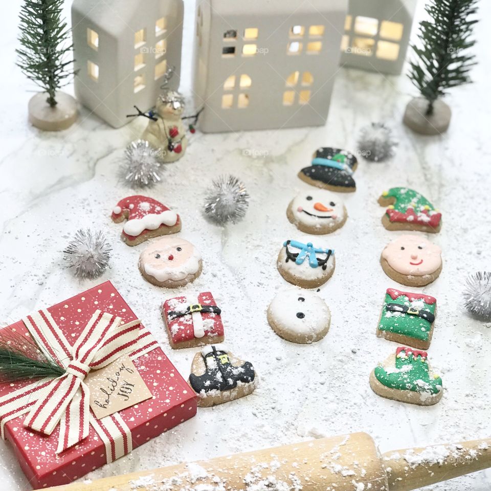 December means the holiday Christmas cookie baking season is here. This is my family’s favorite time of the year.