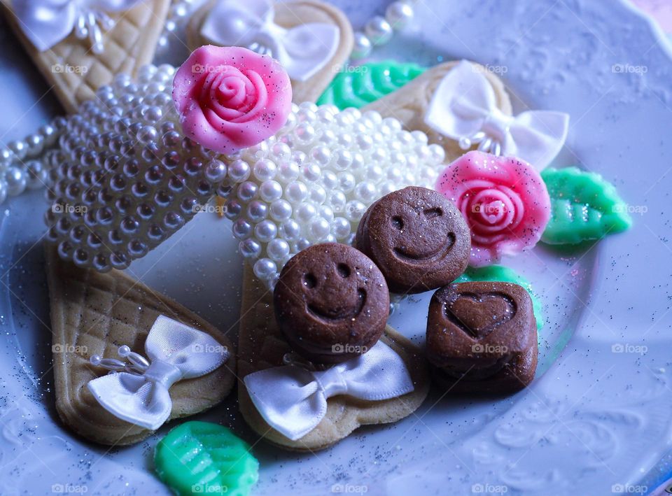 smile cookie wedding roses ribbon