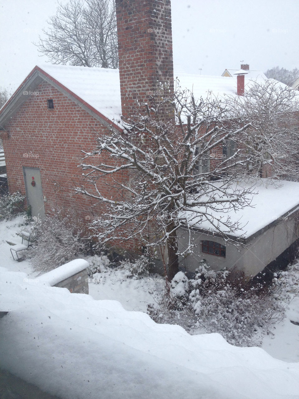 snow roof chimney by liselott