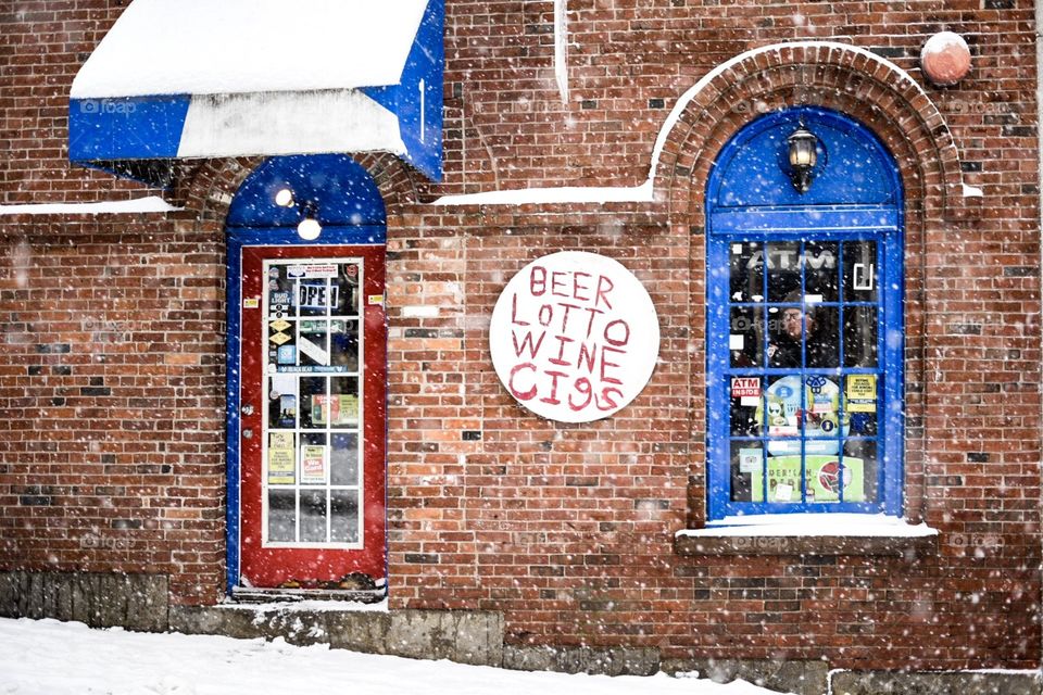 The store in front of our apartment on a snow day in Old Port, Portland, Maine. Isn’t it dreamy? The blue and red accents of the window popped out so much!